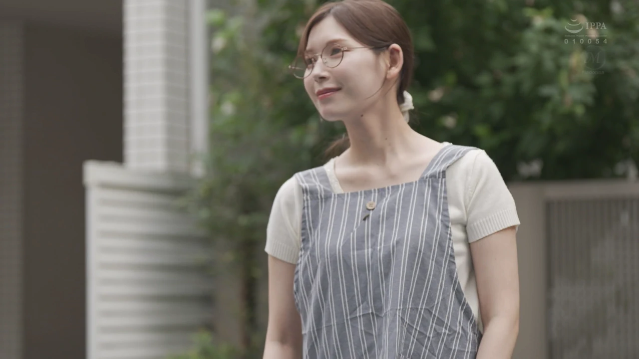JUR-020 出張先で出逢った人妻CAつむぎさんと意気投合 酔った勢いで一夜限りの相部屋性交のはずが… 相性抜群過ぎて出張限定中出し不倫に溺れる僕 明里つむぎ