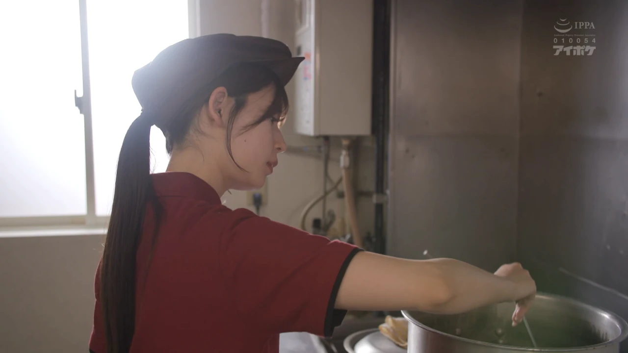 IPZZ-674 【現実であった生々しいノンフィクションストーリー】 牛丼屋で働く既婚者の私が女として見てくれる年下学生との不貞中出し性交にハマった理由