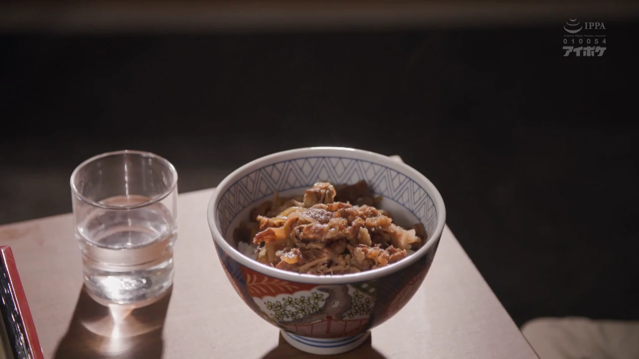 IPZZ-674 【現実であった生々しいノンフィクションストーリー】 牛丼屋で働く既婚者の私が女として見てくれる年下学生との不貞中出し性交にハマった理由